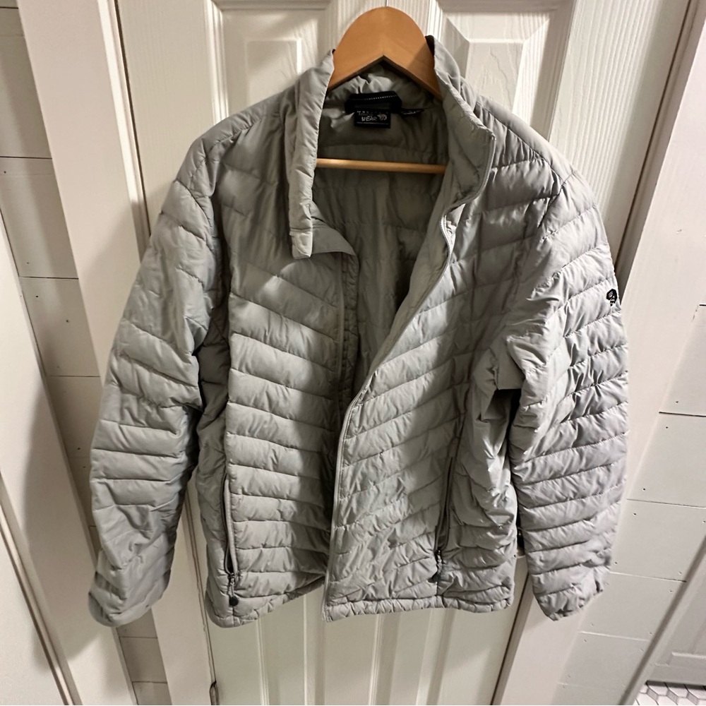 Mountain Hardwear Women’s Light Gray Puffer Jacket